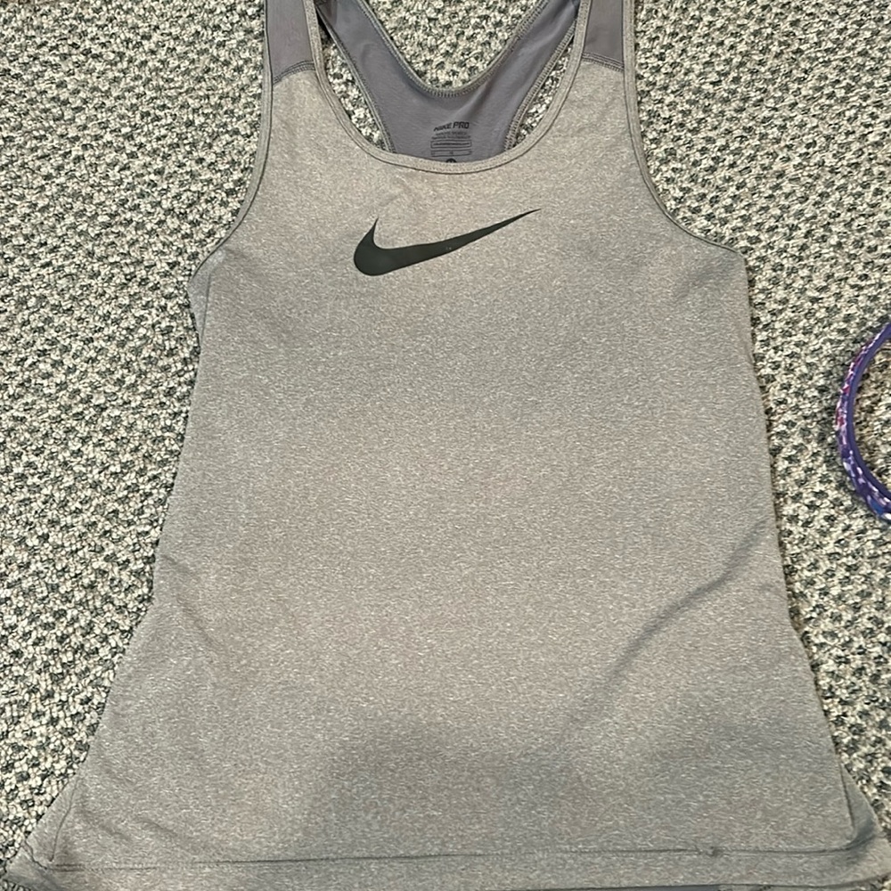 Grey Nike tank ! Form fitting and comfy